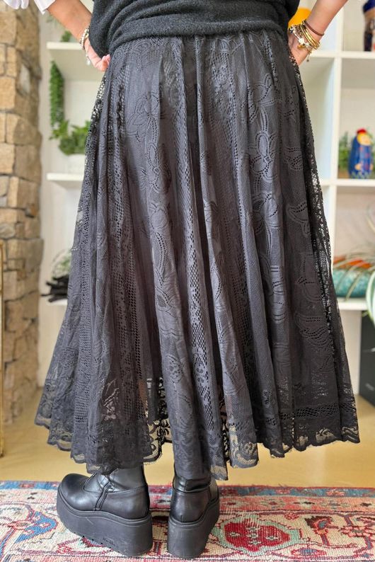 Vintage Vera Scalloped Hem Lace Midi Skirt Black